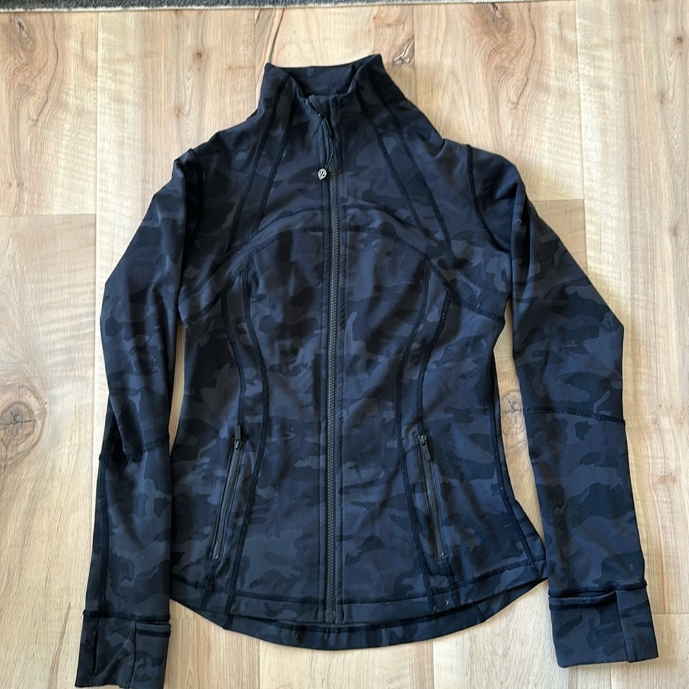 Lululemon define jacket size 8 camo